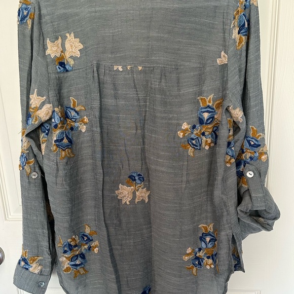 Floral Embroidered Button-Up Tunic - Picture 2 of 8